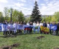 В парке Дружба луганчане высадили 150 деревьев, которые передала Чувашия