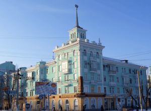 Дома со шпилем на ул. Советская, 64 и 66